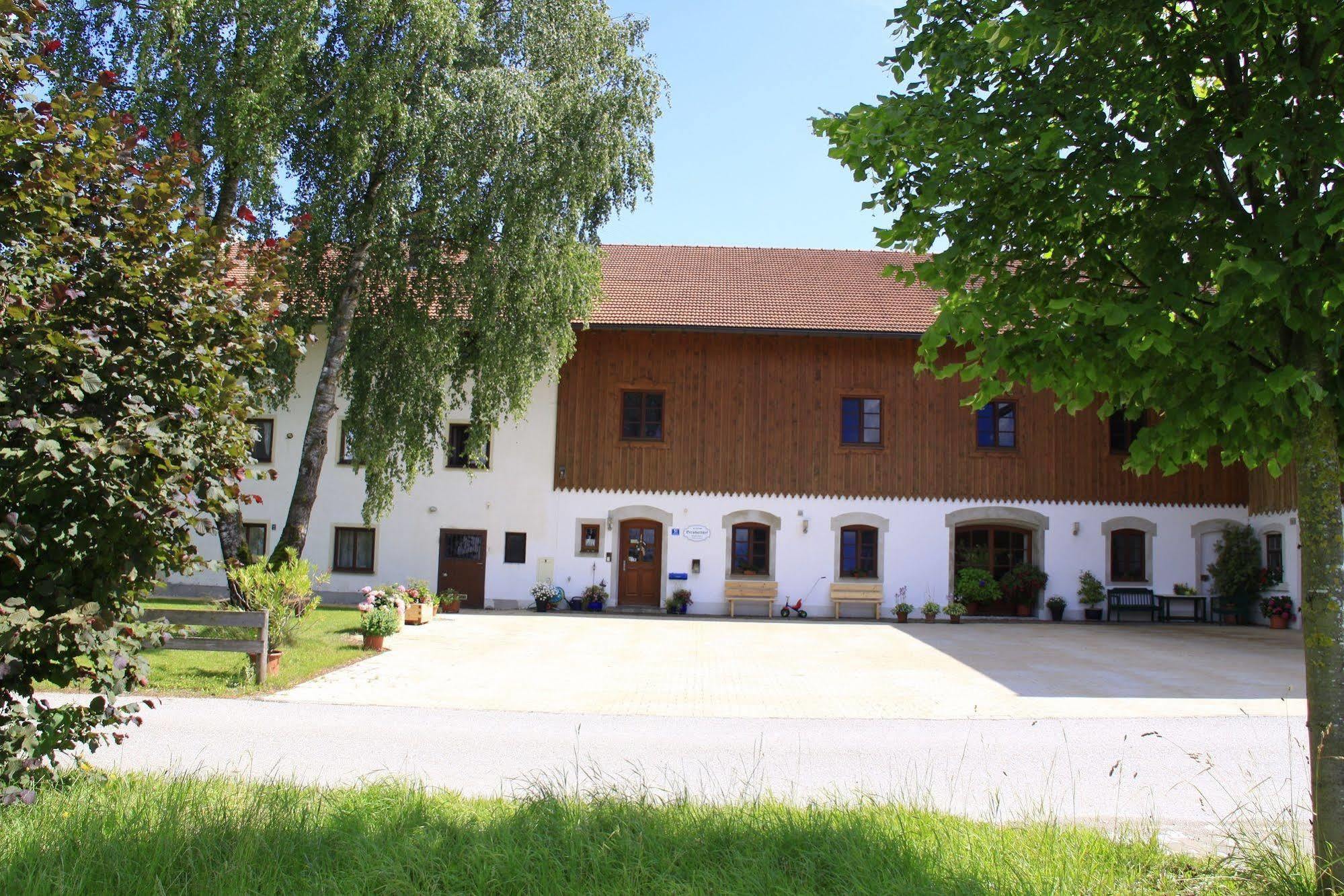 Pension Bernhardhof Otterfing Exterior photo