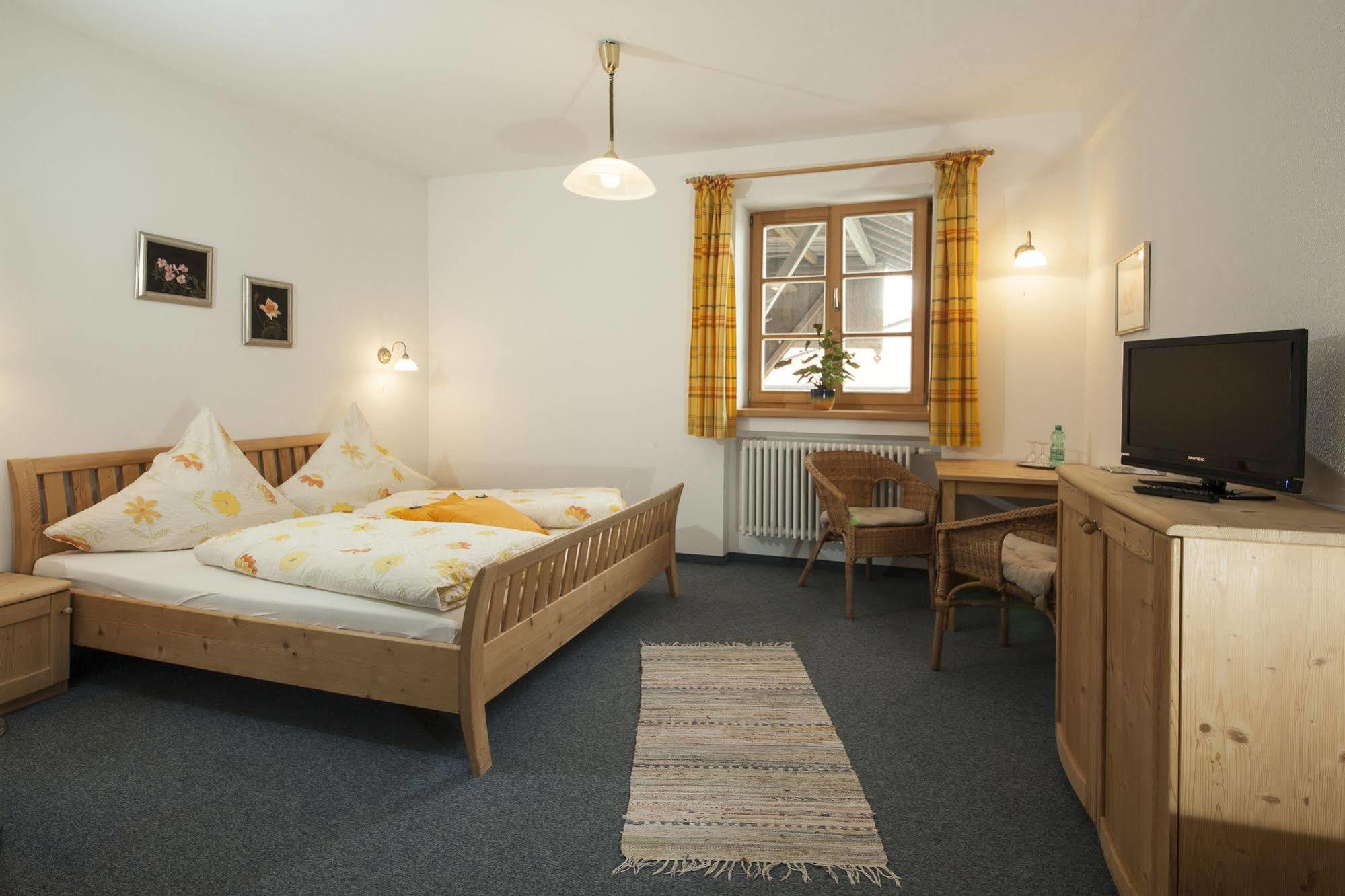 Pension Bernhardhof Otterfing Exterior photo