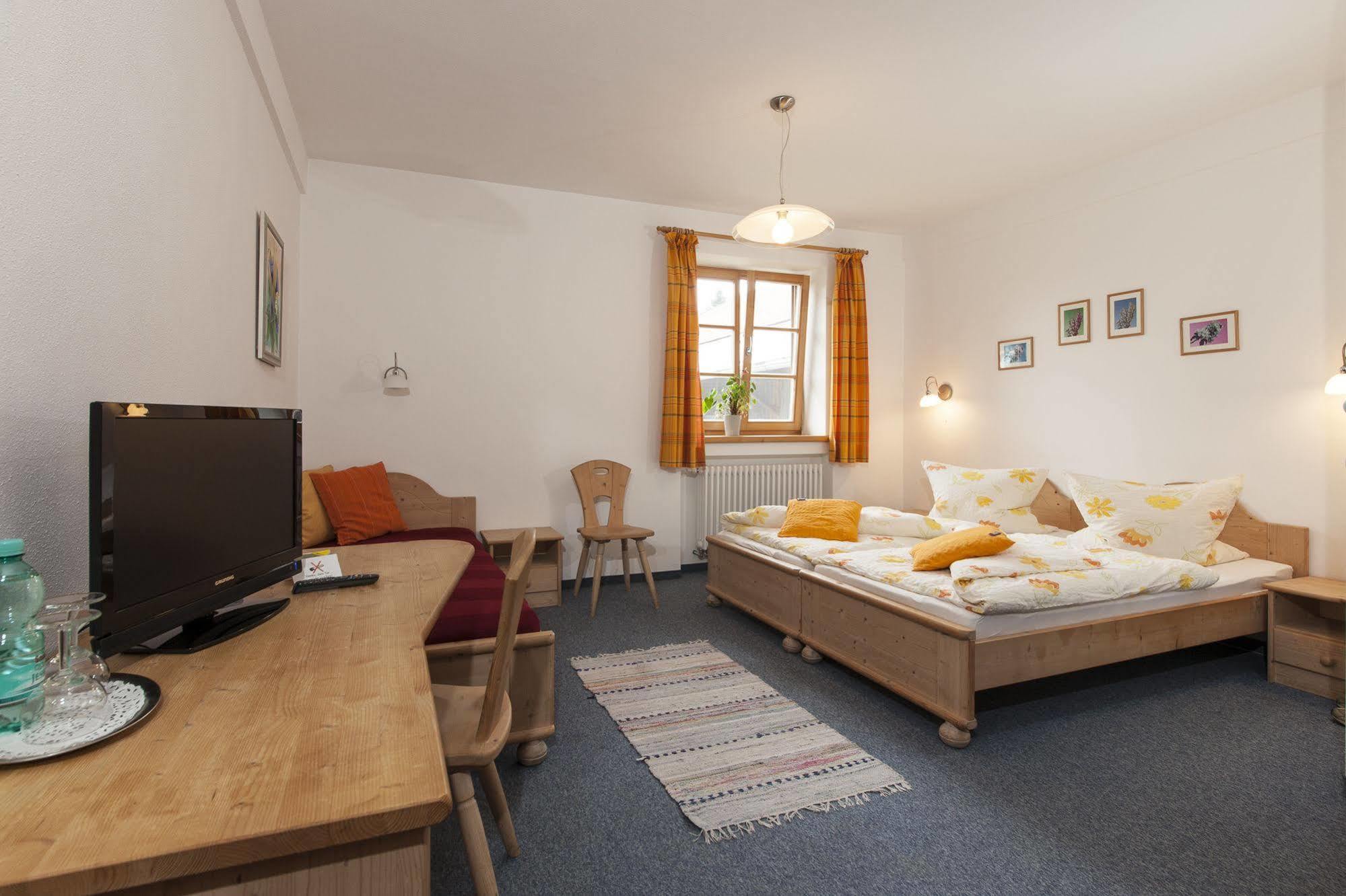 Pension Bernhardhof Otterfing Exterior photo